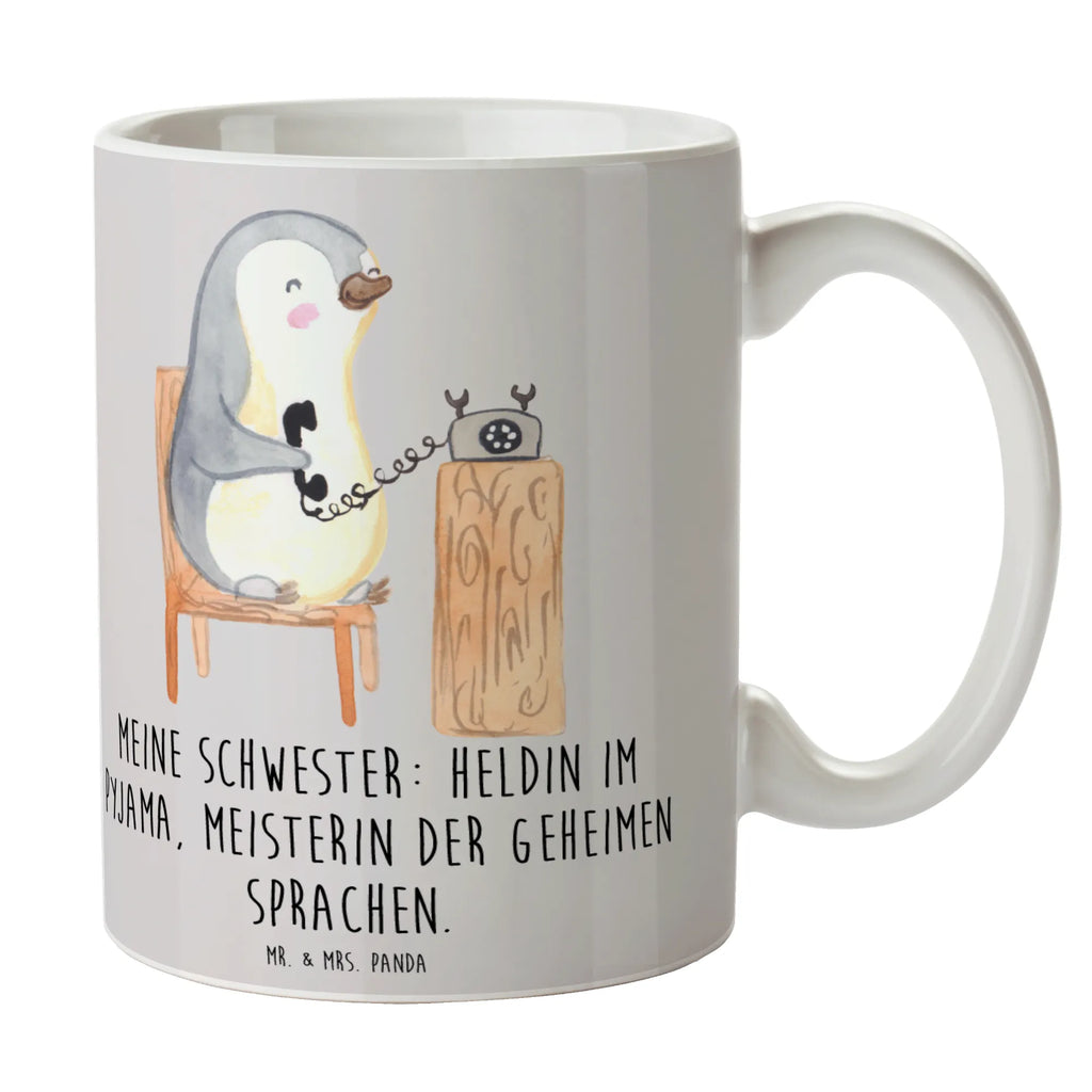 Mug Meine Schwester: Heldin im Pyjama, Meisterin der geheimen Sprachen. Bürotasse, Tasse mit Zitaten, Tasse mit Motiven, Tasse, Teetasse, Porzellantasse, Geschenktasse, Kaffeetasse, Keramiktasse, Familie, Vatertag, Muttertag, Bruder, Schwester, Mama, Papa, Oma, Opa