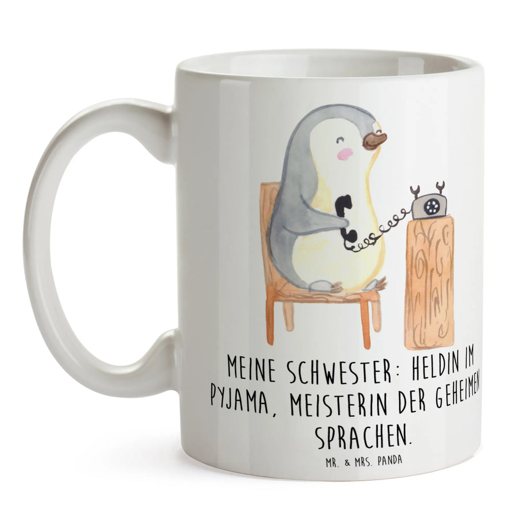 Mug Meine Schwester: Heldin im Pyjama, Meisterin der geheimen Sprachen. Bürotasse, Tasse mit Zitaten, Tasse mit Motiven, Tasse, Teetasse, Porzellantasse, Geschenktasse, Kaffeetasse, Keramiktasse, Familie, Vatertag, Muttertag, Bruder, Schwester, Mama, Papa, Oma, Opa