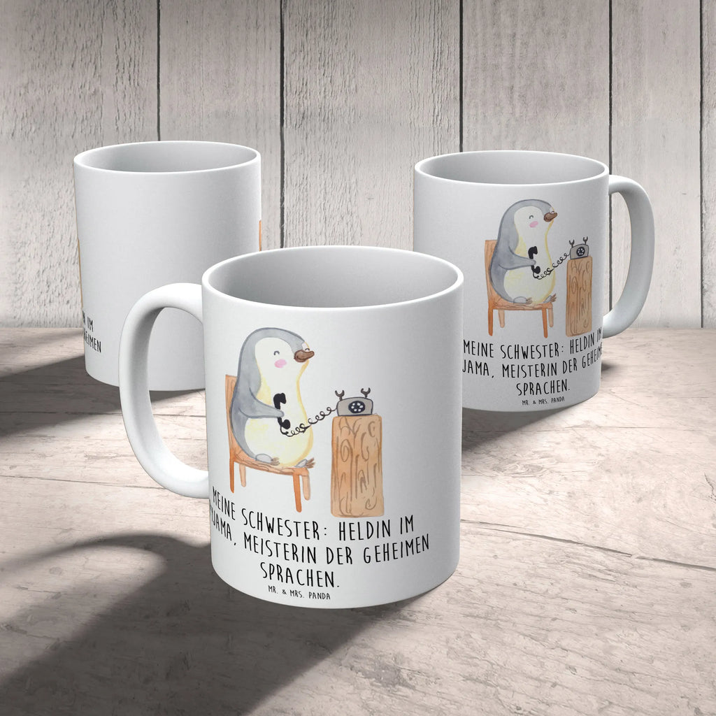 Mug Meine Schwester: Heldin im Pyjama, Meisterin der geheimen Sprachen. Bürotasse, Tasse mit Zitaten, Tasse mit Motiven, Tasse, Teetasse, Porzellantasse, Geschenktasse, Kaffeetasse, Keramiktasse, Familie, Vatertag, Muttertag, Bruder, Schwester, Mama, Papa, Oma, Opa