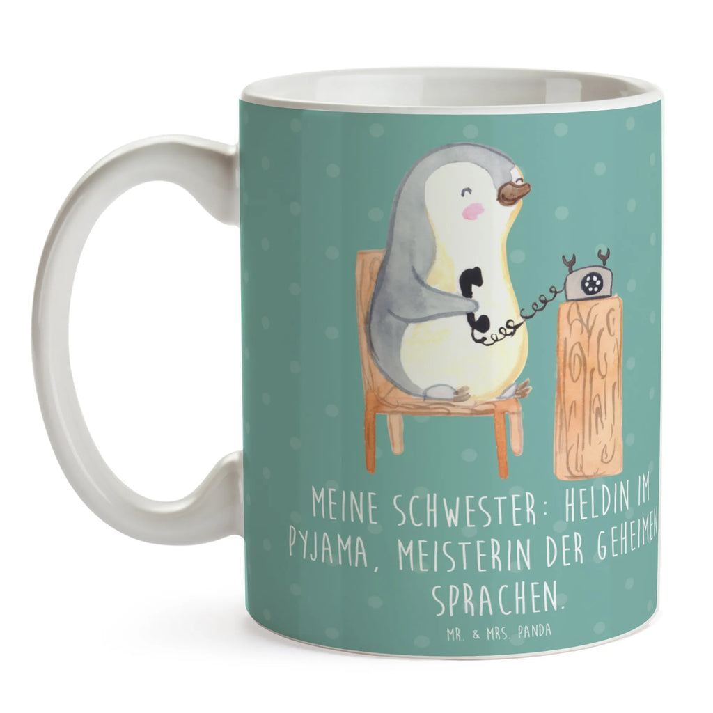Mug Meine Schwester: Heldin im Pyjama, Meisterin der geheimen Sprachen. Bürotasse, Tasse mit Zitaten, Tasse mit Motiven, Tasse, Teetasse, Porzellantasse, Geschenktasse, Kaffeetasse, Keramiktasse, Familie, Vatertag, Muttertag, Bruder, Schwester, Mama, Papa, Oma, Opa