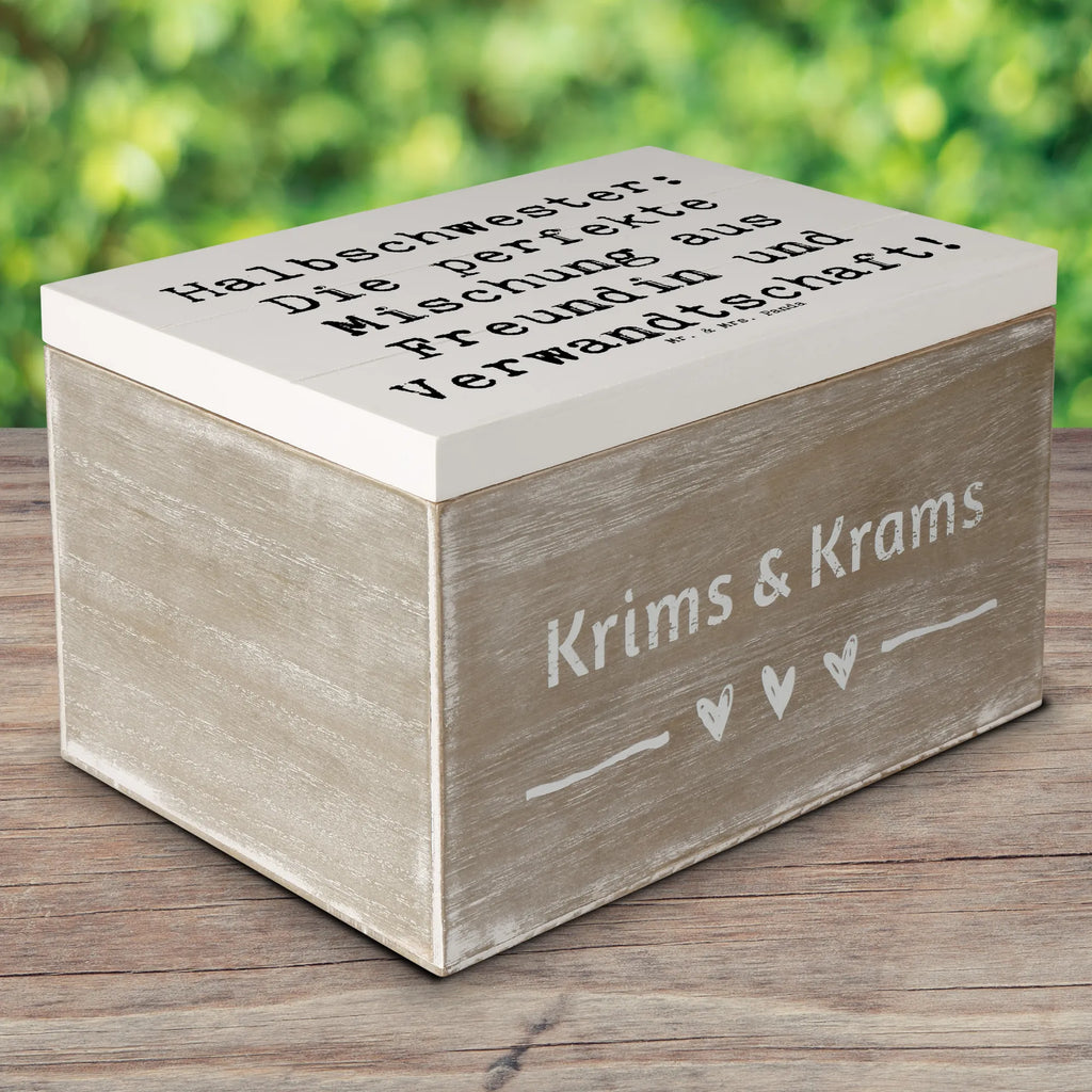Wooden chest Saying Halbschwester: Die perfekte Mischung aus Freundin und Verwandtschaft! Aufbewahrungsbox, Erinnerungskiste, Schatzkiste, Erinnerungsbox, Schatulle, Kiste, Truhe, XXL, Dekokiste, Holzkiste, Geschenkdose, Geschenkbox, Familie, Vatertag, Muttertag, Bruder, Schwester, Mama, Papa, Oma, Opa