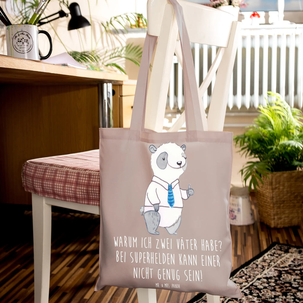 Tote bag Warum ich zwei Väter habe? Bei Superhelden kann einer nicht genug sein! Tragetasche, Einkaufstüte, Schultertasche, Umhängetasche, Einkaufstasche, Strandtasche, Badetasche, Laptoptasche, Beutel, Shopper, Tasche, Stofftasche, Stoffbeutel, Jutebeutel, Beuteltasche, Jutetasche, Familie, Vatertag, Muttertag, Bruder, Schwester, Mama, Papa, Oma, Opa