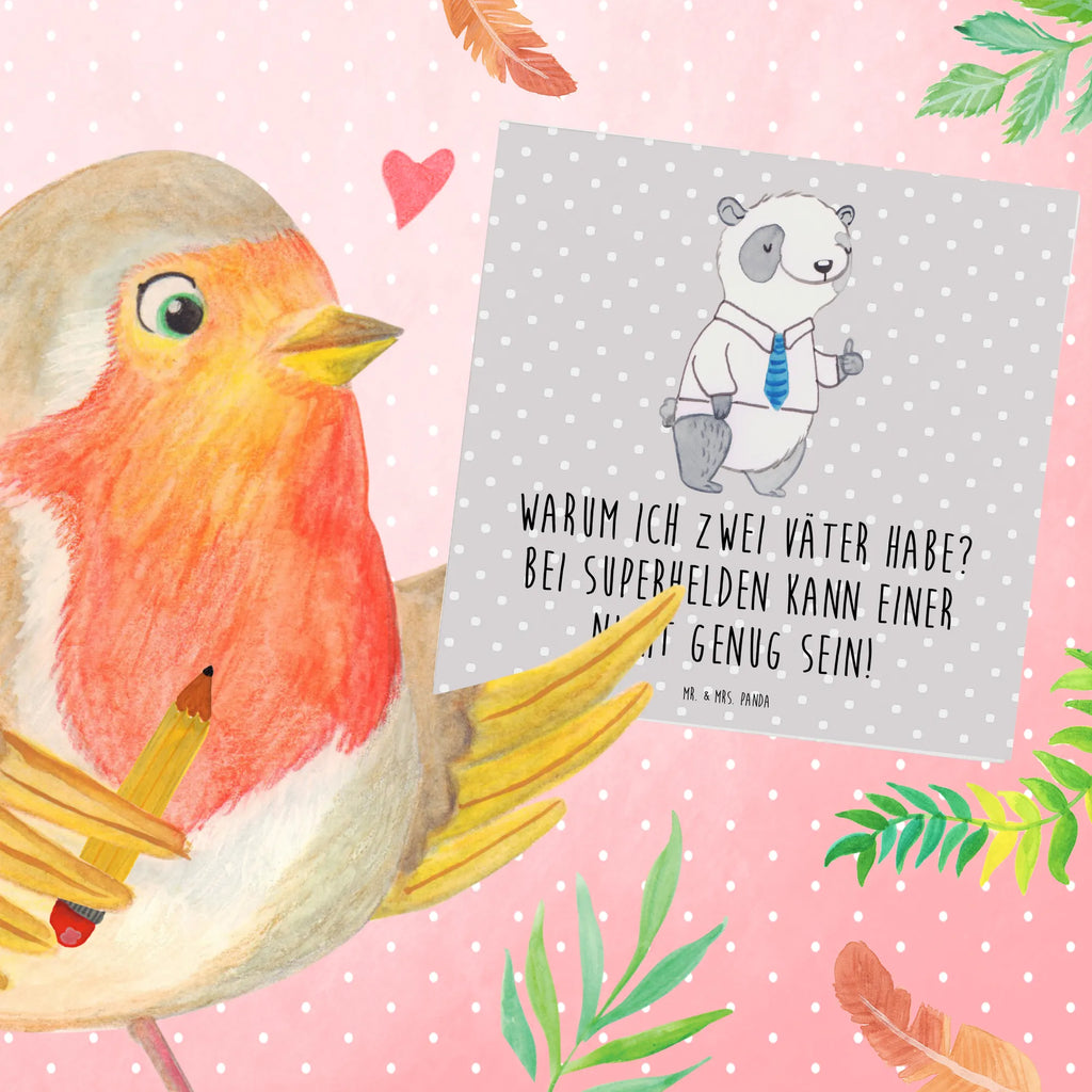 Deluxe Card Warum ich zwei Väter habe? Bei Superhelden kann einer nicht genug sein! Einladungskarte, Geburtstagskarte, Hochwertige Grußkarte, Karte, Glückwunschkarte, Hochwertige Klappkarte, Klappkarte, Grußkarte, Hochzeitskarte, Familie, Vatertag, Muttertag, Bruder, Schwester, Mama, Papa, Oma, Opa