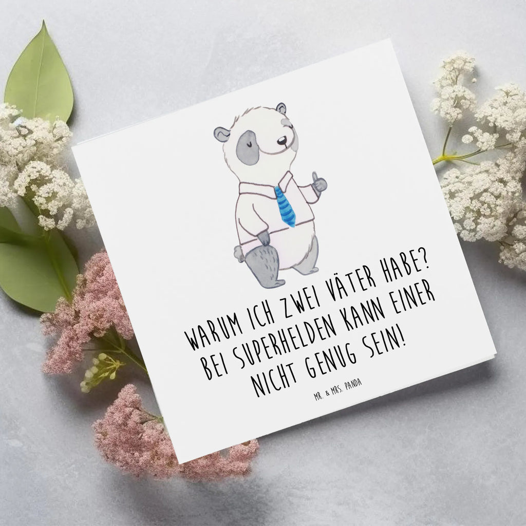 Deluxe Card Warum ich zwei Väter habe? Bei Superhelden kann einer nicht genug sein! Einladungskarte, Geburtstagskarte, Hochwertige Grußkarte, Karte, Glückwunschkarte, Hochwertige Klappkarte, Klappkarte, Grußkarte, Hochzeitskarte, Familie, Vatertag, Muttertag, Bruder, Schwester, Mama, Papa, Oma, Opa