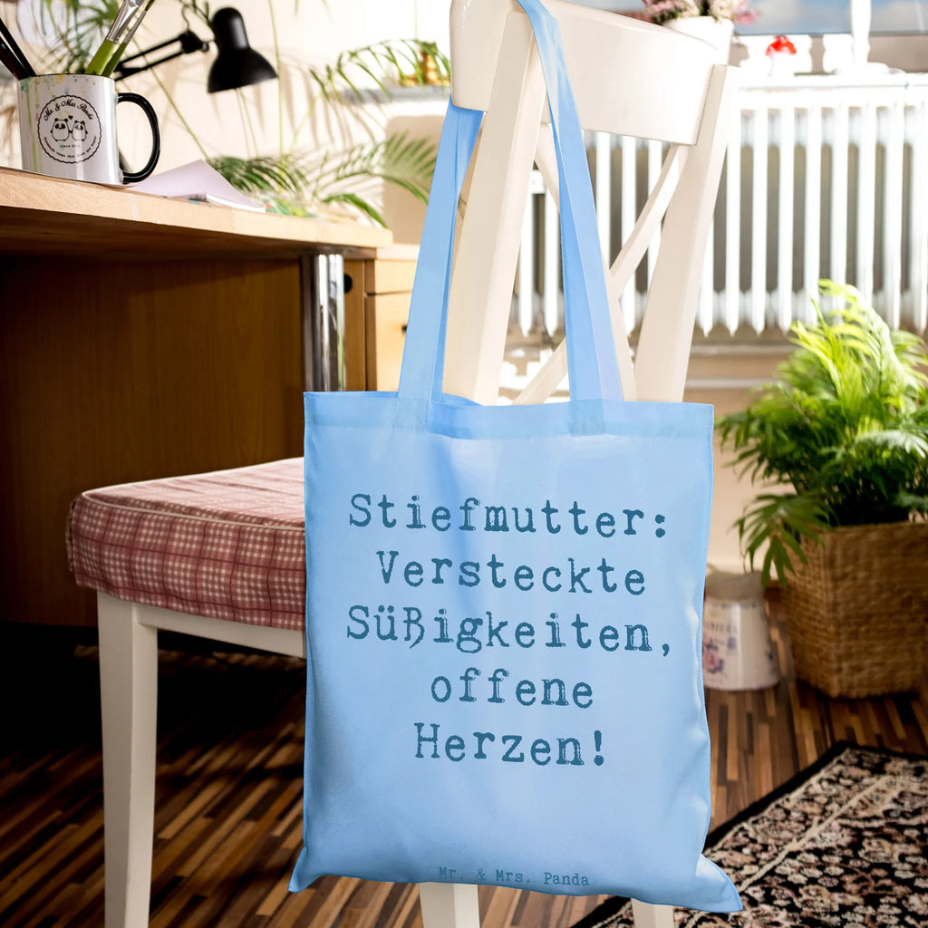 Tote bag Saying Stiefmutter: Versteckte Süßigkeiten, offene Herzen! unitasche, Jutebeutel, tote bag, Beutel, büchertasche, Stofftasche, Tasche, Badetasche, Einkaufstasche, Henkeltasche, Umhängetasche, Strandtasche, Stoffbeutel, shopping tasche, Shopper, Alltagstasche, Leinentasche, bedruckte tasche, uni tasche, Statementbeutel, Schultasche, Einkaufsbeutel, Jutetasche, Tragetasche, Laptoptasche, Tüte, baumwollbeutel, Schultertasche, Beuteltasche, Einkaufstüte, Baumwolltasche, Vatertag, Familie, Opa, Oma, Papa, Muttertag, Mama, Bruder, Schwester