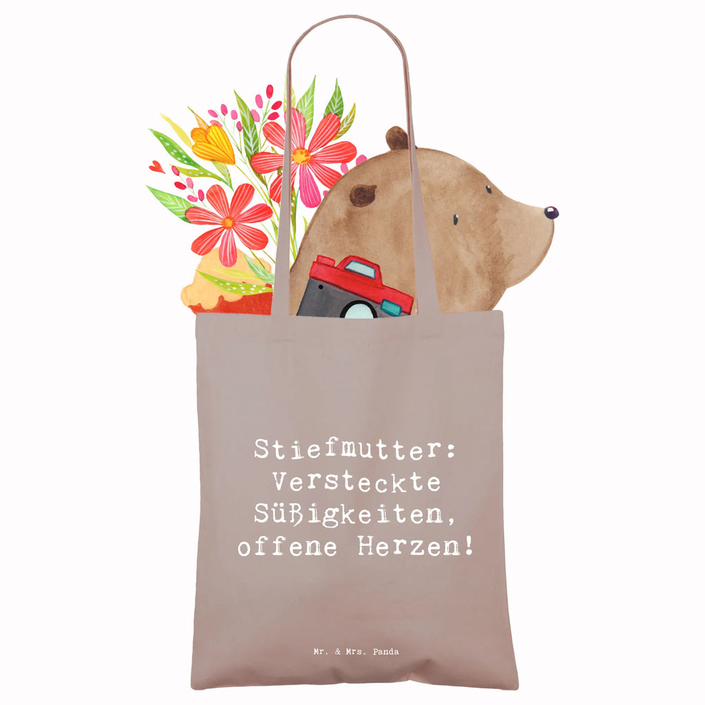 Tote bag Saying Stiefmutter: Versteckte Süßigkeiten, offene Herzen! unitasche, Jutebeutel, tote bag, Beutel, büchertasche, Stofftasche, Tasche, Badetasche, Einkaufstasche, Henkeltasche, Umhängetasche, Strandtasche, Stoffbeutel, shopping tasche, Shopper, Alltagstasche, Leinentasche, bedruckte tasche, uni tasche, Statementbeutel, Schultasche, Einkaufsbeutel, Jutetasche, Tragetasche, Laptoptasche, Tüte, baumwollbeutel, Schultertasche, Beuteltasche, Einkaufstüte, Baumwolltasche, Vatertag, Familie, Opa, Oma, Papa, Muttertag, Mama, Bruder, Schwester