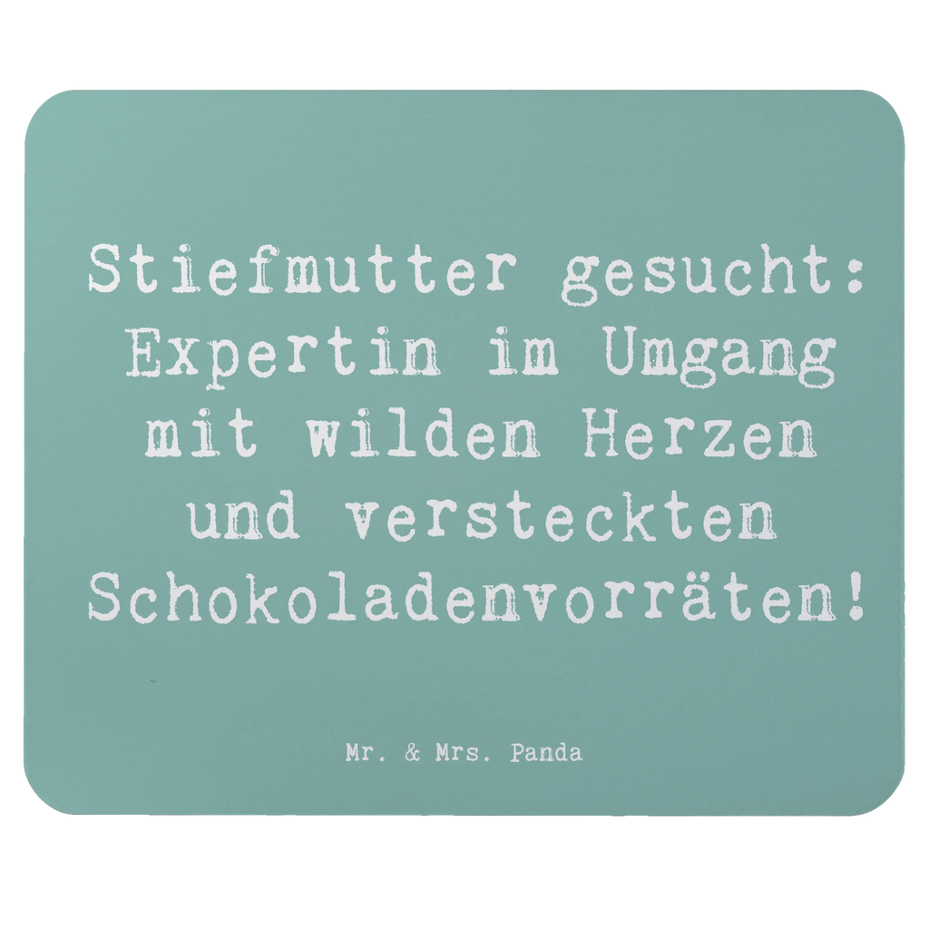 Mouse mat Saying Stiefmutter gesucht: Expertin im Umgang mit wilden Herzen und versteckten Schokoladenvorräten! Mousepad, Computer zubehör, Büroausstattung, PC Zubehör, Arbeitszimmer, Mauspad, Einzigartiges Mauspad, Designer Mauspad, Mausunterlage, Mauspad Büro, Familie, Vatertag, Muttertag, Bruder, Schwester, Mama, Papa, Oma, Opa