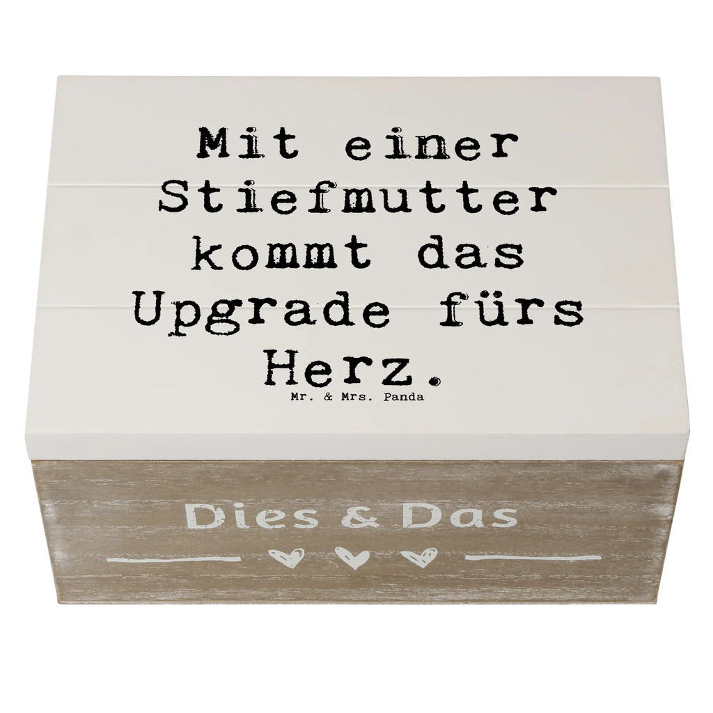 Wooden chest Saying Mit einer Stiefmutter kommt das Upgrade fürs Herz. Schatulle, Dekokiste, Holzkiste, Erinnerungsbox, Aufbewahrungsbox, XXL, Geschenkbox, Erinnerungskiste, Truhe, Schatzkiste, Geschenkdose, Kiste, Familie, Vatertag, Muttertag, Bruder, Schwester, Mama, Papa, Oma, Opa