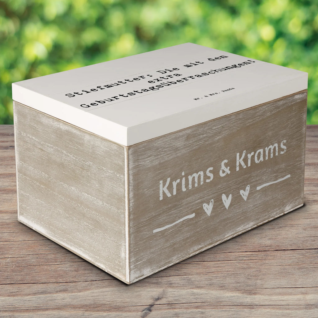 Holzkiste Spruch Stiefmutter Überraschungen Erinnerungskiste, Schatulle, Aufbewahrungsbox, Geschenkbox, Holzkiste, Geschenkdose, Schatzkiste, Truhe, Kiste, XXL, Dekokiste, Erinnerungsbox, Familie, Vatertag, Muttertag, Bruder, Schwester, Mama, Papa, Oma, Opa