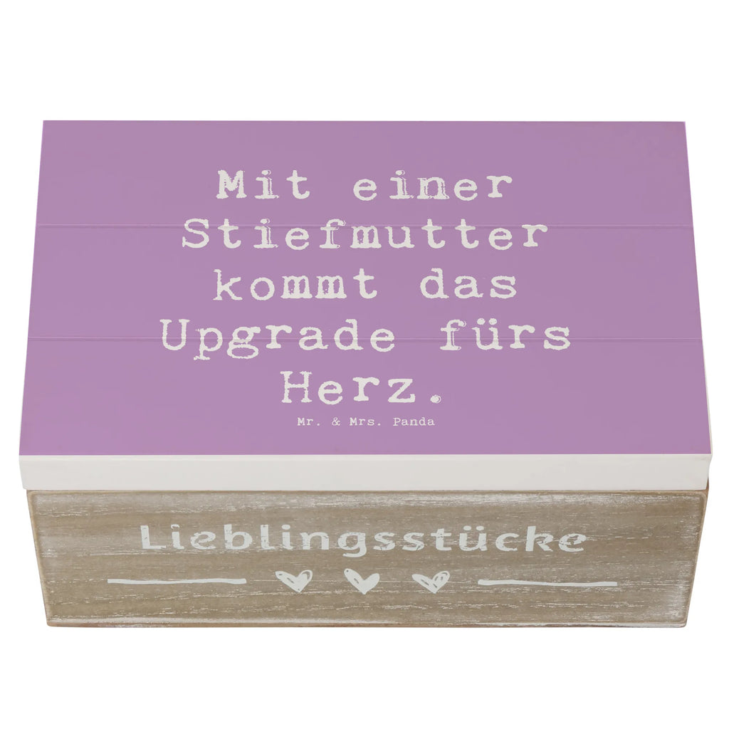 Wooden chest Saying Mit einer Stiefmutter kommt das Upgrade fürs Herz. Schatulle, Dekokiste, Holzkiste, Erinnerungsbox, Aufbewahrungsbox, XXL, Geschenkbox, Erinnerungskiste, Truhe, Schatzkiste, Geschenkdose, Kiste, Familie, Vatertag, Muttertag, Bruder, Schwester, Mama, Papa, Oma, Opa