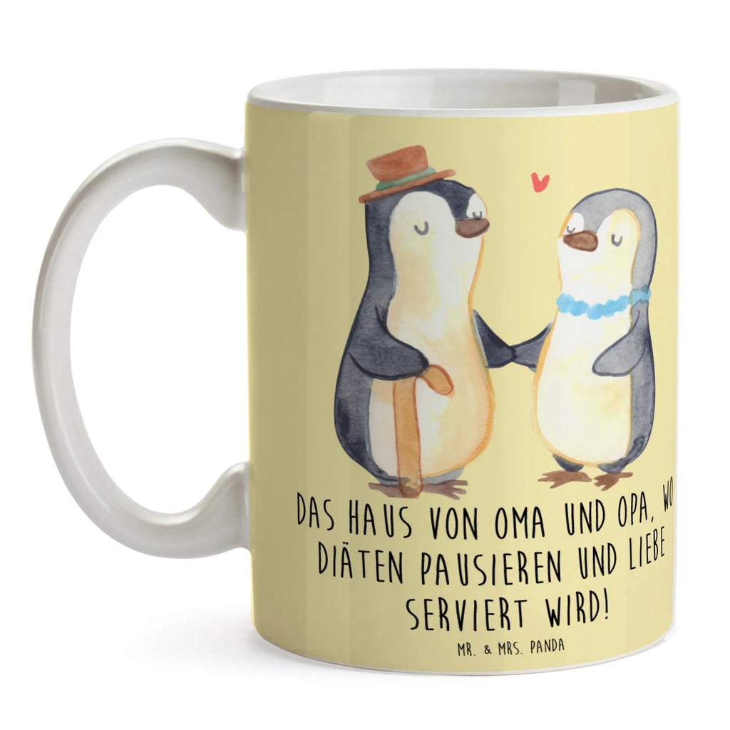 Mug Das Haus von Oma und Opa, wo Diäten pausieren und Liebe serviert wird! Kaffeetasse, Geschenktasse, Porzellantasse, Tasse mit Motiven, Tasse mit Zitaten, Bürotasse, Teetasse, Keramiktasse, Tasse, Familie, Vatertag, Muttertag, Bruder, Schwester, Mama, Papa, Oma, Opa