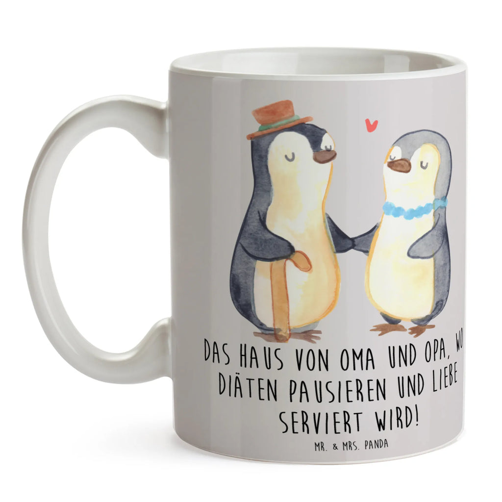 Mug Das Haus von Oma und Opa, wo Diäten pausieren und Liebe serviert wird! Kaffeetasse, Geschenktasse, Porzellantasse, Tasse mit Motiven, Tasse mit Zitaten, Bürotasse, Teetasse, Keramiktasse, Tasse, Familie, Vatertag, Muttertag, Bruder, Schwester, Mama, Papa, Oma, Opa