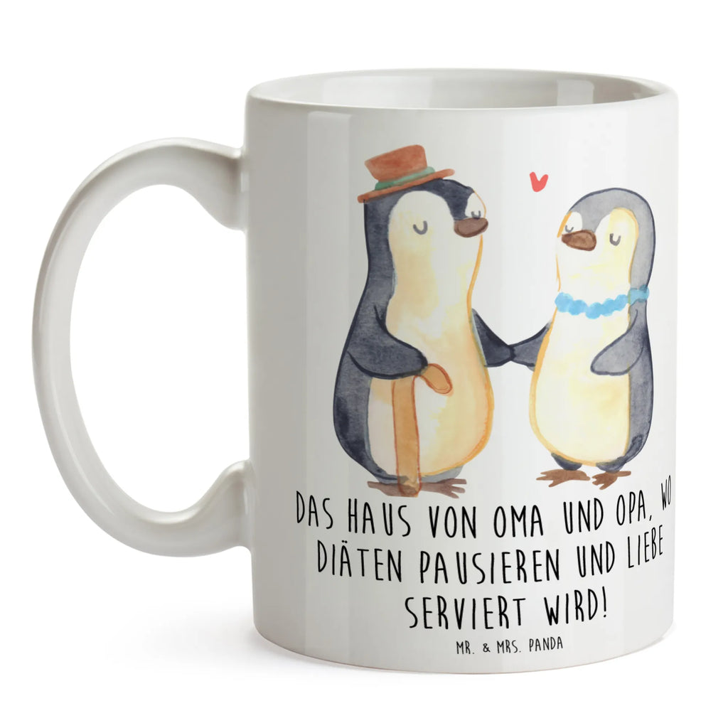 Mug Das Haus von Oma und Opa, wo Diäten pausieren und Liebe serviert wird! Kaffeetasse, Geschenktasse, Porzellantasse, Tasse mit Motiven, Tasse mit Zitaten, Bürotasse, Teetasse, Keramiktasse, Tasse, Familie, Vatertag, Muttertag, Bruder, Schwester, Mama, Papa, Oma, Opa
