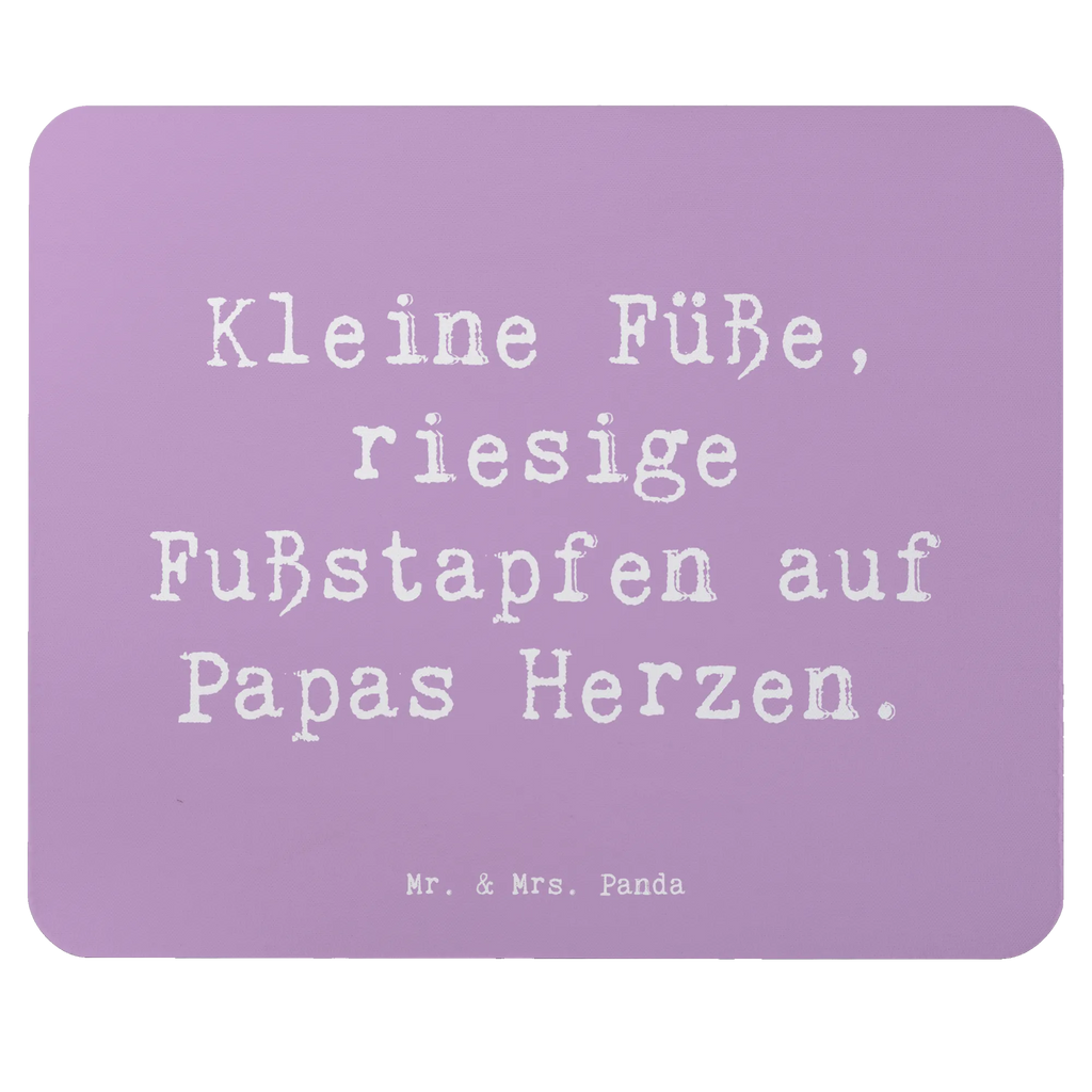 Mouse mat Saying Kleine Füße, riesige Fußstapfen auf Papas Herzen. Mousepad, Computer zubehör, Büroausstattung, PC Zubehör, Arbeitszimmer, Mauspad, Einzigartiges Mauspad, Designer Mauspad, Mausunterlage, Mauspad Büro, Familie, Vatertag, Muttertag, Bruder, Schwester, Mama, Papa, Oma, Opa