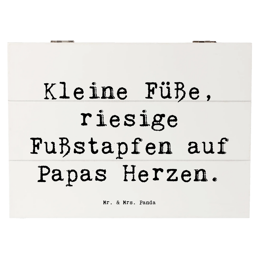 Wooden chest Saying Kleine Füße, riesige Fußstapfen auf Papas Herzen. aufbewahrungskiste mit deckel, Holzkiste, holzschachtel, aufbewahrungskisten, Schatulle, Aufbewahrungsbox Holz, aufbewahrungsboxen, Holzboxen, holzschatulle, Aufbewahrungsbox aus Holz, kiste holz, Aufbewahrungsbox, Holzbox mit Deckel, Holzbox, Holzkiste mit Deckel, aufbewahrungstruhe, Aufbewahrungskiste, Holztruhe, Holzkisten, holzkästchen, Holz Aufbewahrungsbox, box holz, Box aus Holz, holztruhen, truhe holz, Familie, Mama, Schwester, Opa, Bruder, Vatertag, Papa, Muttertag, Oma
