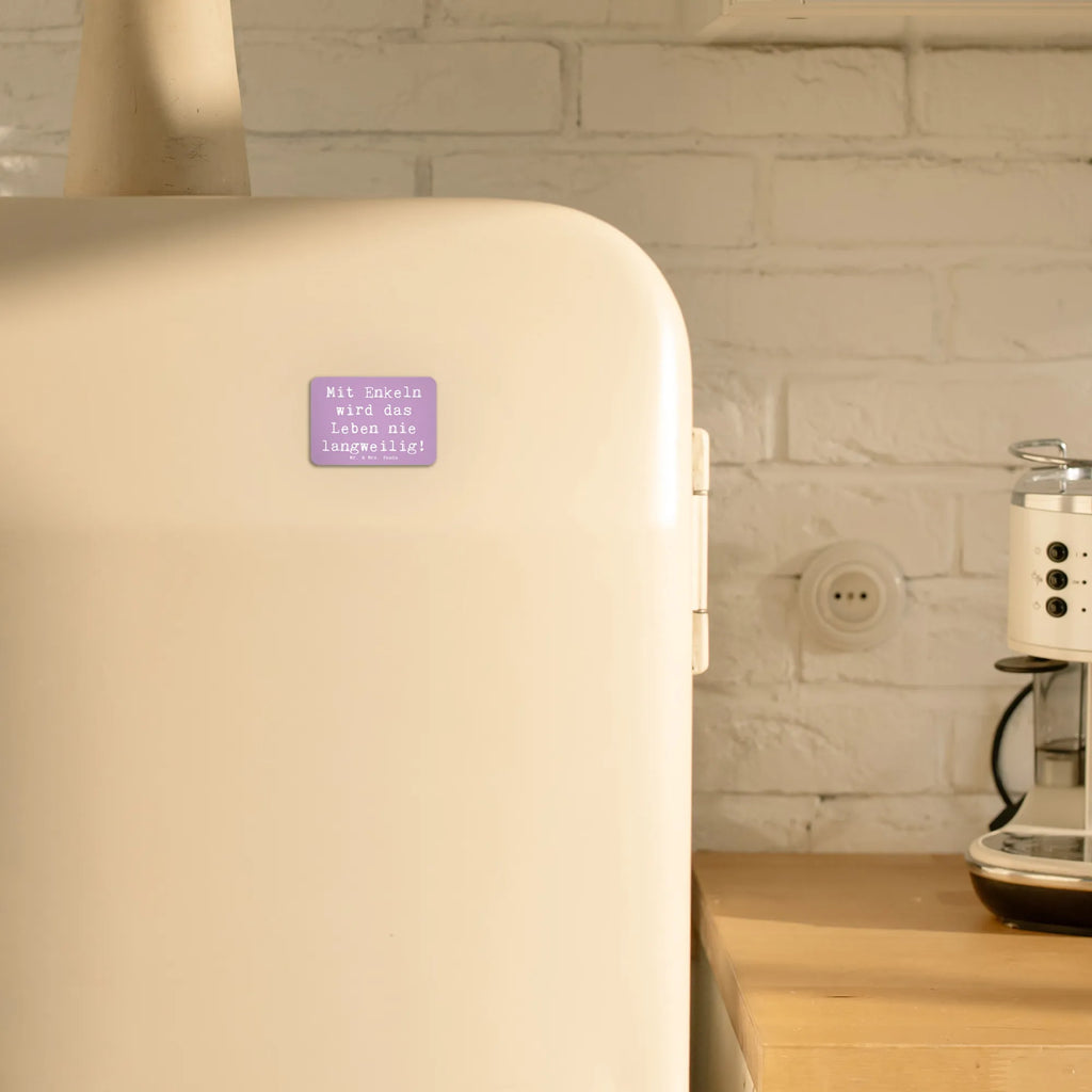 Magnet Saying Mit Enkeln wird das Leben nie langweilig! Motivmagnete, Kühlschrankmagnet, Dekomagnet, Whiteboard Magnet, Souvenir Magnet, Pinnwandmagnet, Kühlschrank Dekoration, Notiz Magnet, Familie, Vatertag, Muttertag, Bruder, Schwester, Mama, Papa, Oma, Opa