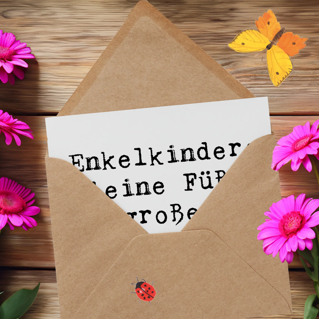 Deluxe Card Saying Enkelkinder: Kleine Füße, großer Fußabdruck im Herzen! Karte, Glückwunschkarte, Hochwertige Klappkarte, Klappkarte, Grußkarte, Geburtstagskarte, Hochzeitskarte, Hochwertige Grußkarte, Einladungskarte, Familie, Vatertag, Muttertag, Bruder, Schwester, Mama, Papa, Oma, Opa
