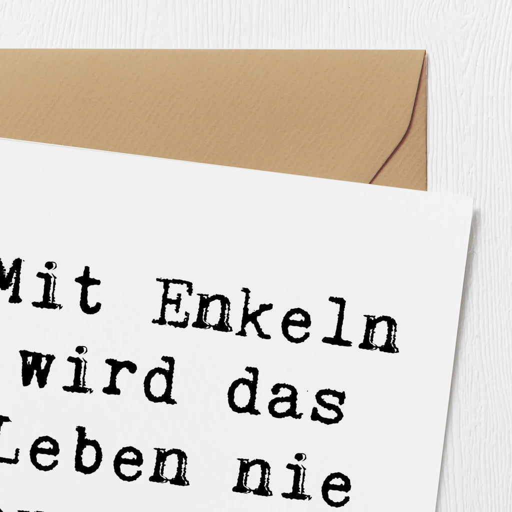 Deluxe Card Saying Mit Enkeln wird das Leben nie langweilig! Grußkarte, Hochwertige Grußkarte, Geburtstagskarte, Klappkarte, Hochzeitskarte, Karte, Einladungskarte, Hochwertige Klappkarte, Glückwunschkarte, Familie, Vatertag, Muttertag, Bruder, Schwester, Mama, Papa, Oma, Opa