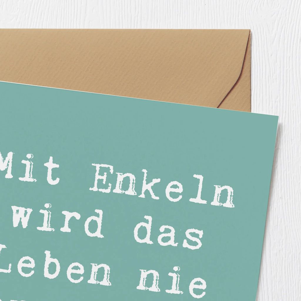 Deluxe Card Saying Mit Enkeln wird das Leben nie langweilig! Grußkarte, Hochwertige Grußkarte, Geburtstagskarte, Klappkarte, Hochzeitskarte, Karte, Einladungskarte, Hochwertige Klappkarte, Glückwunschkarte, Familie, Vatertag, Muttertag, Bruder, Schwester, Mama, Papa, Oma, Opa
