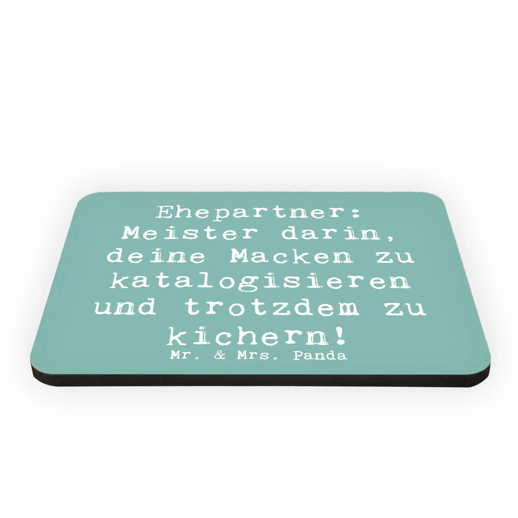 Magnet Saying Ehepartner: Meister darin, deine Macken zu katalogisieren und trotzdem zu kichern! Souvenir Magnet, Notiz Magnet, Whiteboard Magnet, Kühlschrank Dekoration, Pinnwandmagnet, Dekomagnet, Motivmagnete, Kühlschrankmagnet, Familie, Vatertag, Muttertag, Bruder, Schwester, Mama, Papa, Oma, Opa