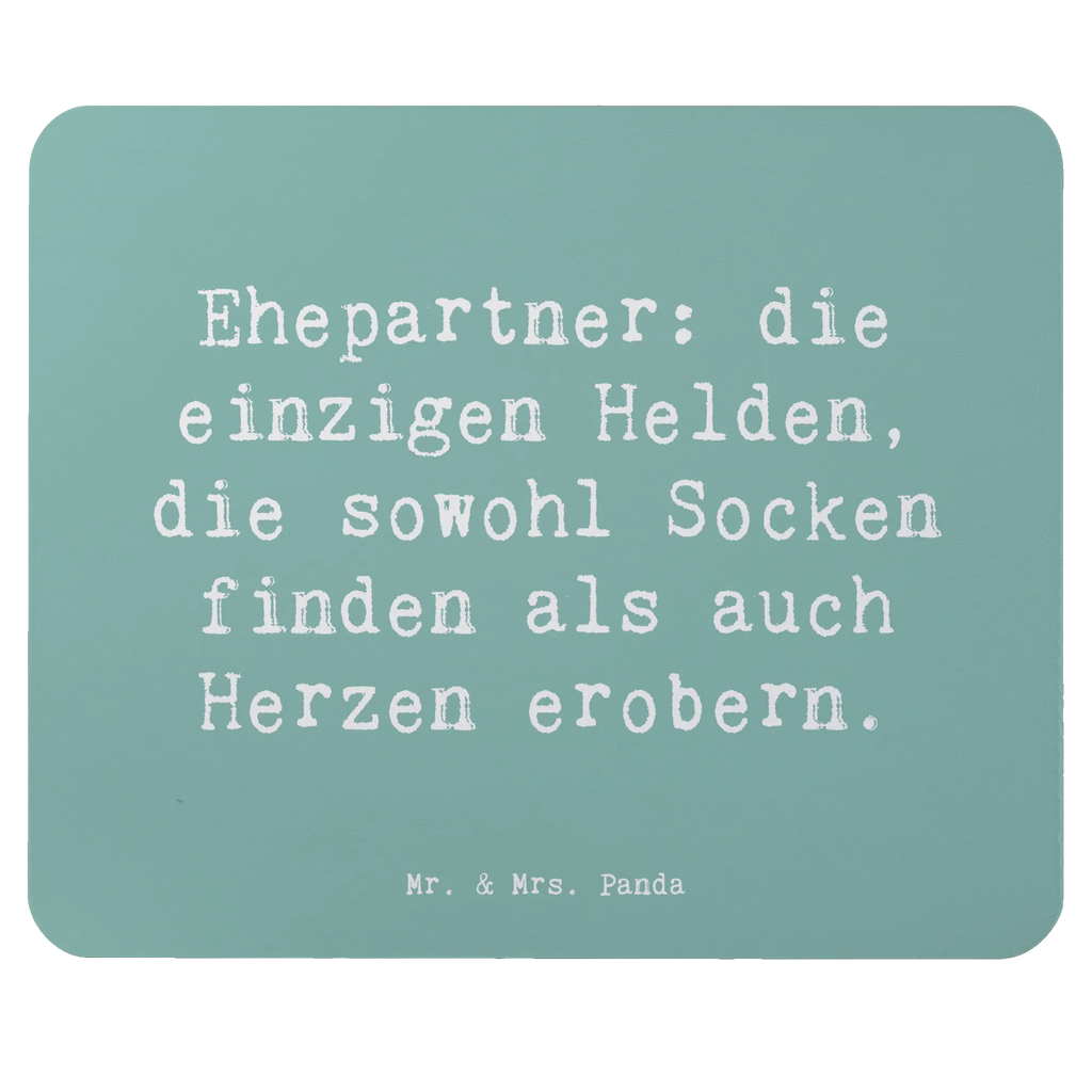 Mouse mat Saying Ehepartner: die einzigen Helden, die sowohl Socken finden als auch Herzen erobern. Mousepad, Computer zubehör, Büroausstattung, PC Zubehör, Arbeitszimmer, Mauspad, Einzigartiges Mauspad, Designer Mauspad, Mausunterlage, Mauspad Büro, Familie, Vatertag, Muttertag, Bruder, Schwester, Mama, Papa, Oma, Opa