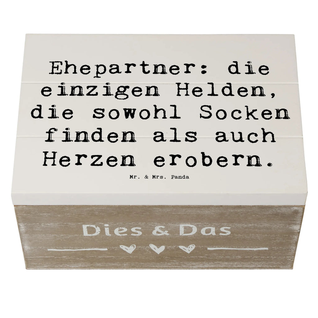 Holzkiste Spruch Ehepartner Helden Schatulle, Erinnerungsbox, Kiste, XXL, Erinnerungskiste, Truhe, Dekokiste, Schatzkiste, Geschenkdose, Aufbewahrungsbox, Holzkiste, Geschenkbox, Familie, Vatertag, Muttertag, Bruder, Schwester, Mama, Papa, Oma, Opa