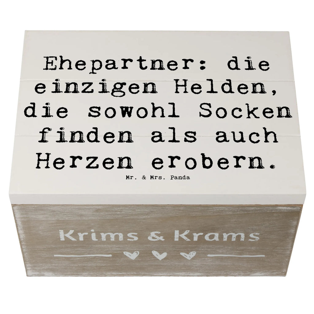 Holzkiste Spruch Ehepartner Helden Schatulle, Erinnerungsbox, Kiste, XXL, Erinnerungskiste, Truhe, Dekokiste, Schatzkiste, Geschenkdose, Aufbewahrungsbox, Holzkiste, Geschenkbox, Familie, Vatertag, Muttertag, Bruder, Schwester, Mama, Papa, Oma, Opa
