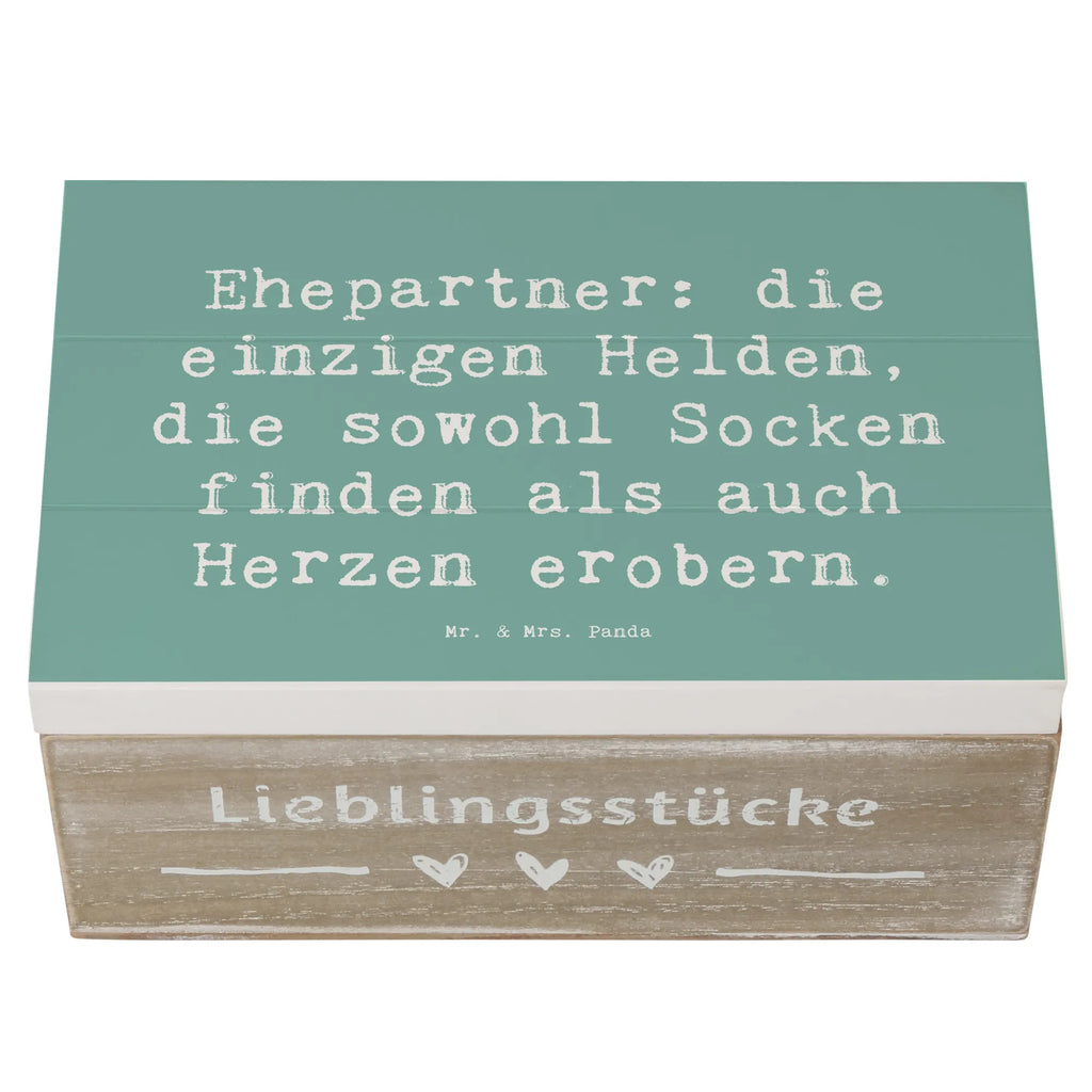 Holzkiste Spruch Ehepartner Helden Schatulle, Erinnerungsbox, Kiste, XXL, Erinnerungskiste, Truhe, Dekokiste, Schatzkiste, Geschenkdose, Aufbewahrungsbox, Holzkiste, Geschenkbox, Familie, Vatertag, Muttertag, Bruder, Schwester, Mama, Papa, Oma, Opa