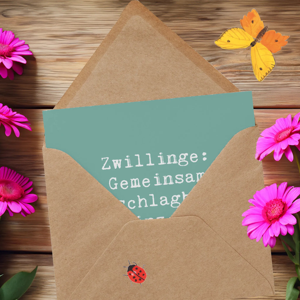 Deluxe Card Saying Zwillinge: Gemeinsam unschlagbar, einzeln unverwechselbar. Hochwertige Klappkarte, Einladungskarte, Glückwunschkarte, Hochzeitskarte, Grußkarte, Klappkarte, Hochwertige Grußkarte, Karte, Geburtstagskarte, Familie, Vatertag, Muttertag, Bruder, Schwester, Mama, Papa, Oma, Opa