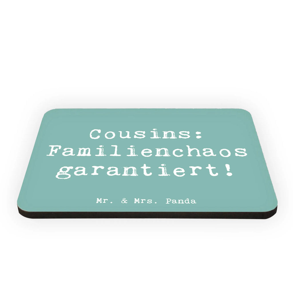Magnet Saying Cousins: Familienchaos garantiert! Kühlschrankmagnet, Whiteboard Magnet, Notiz Magnet, Kühlschrank Dekoration, Pinnwandmagnet, Motivmagnete, Dekomagnet, Souvenir Magnet, Familie, Vatertag, Muttertag, Bruder, Schwester, Mama, Papa, Oma, Opa