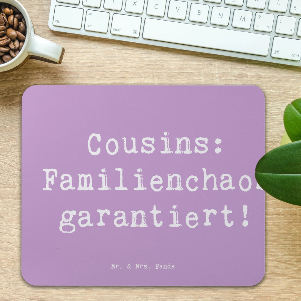 Mouse mat Saying Cousins: Familienchaos garantiert! Büroausstattung, Mauspad Büro, Arbeitszimmer, Computer zubehör, Mausunterlage, PC Zubehör, Einzigartiges Mauspad, Mousepad, Designer Mauspad, Mauspad, Familie, Vatertag, Muttertag, Bruder, Schwester, Mama, Papa, Oma, Opa