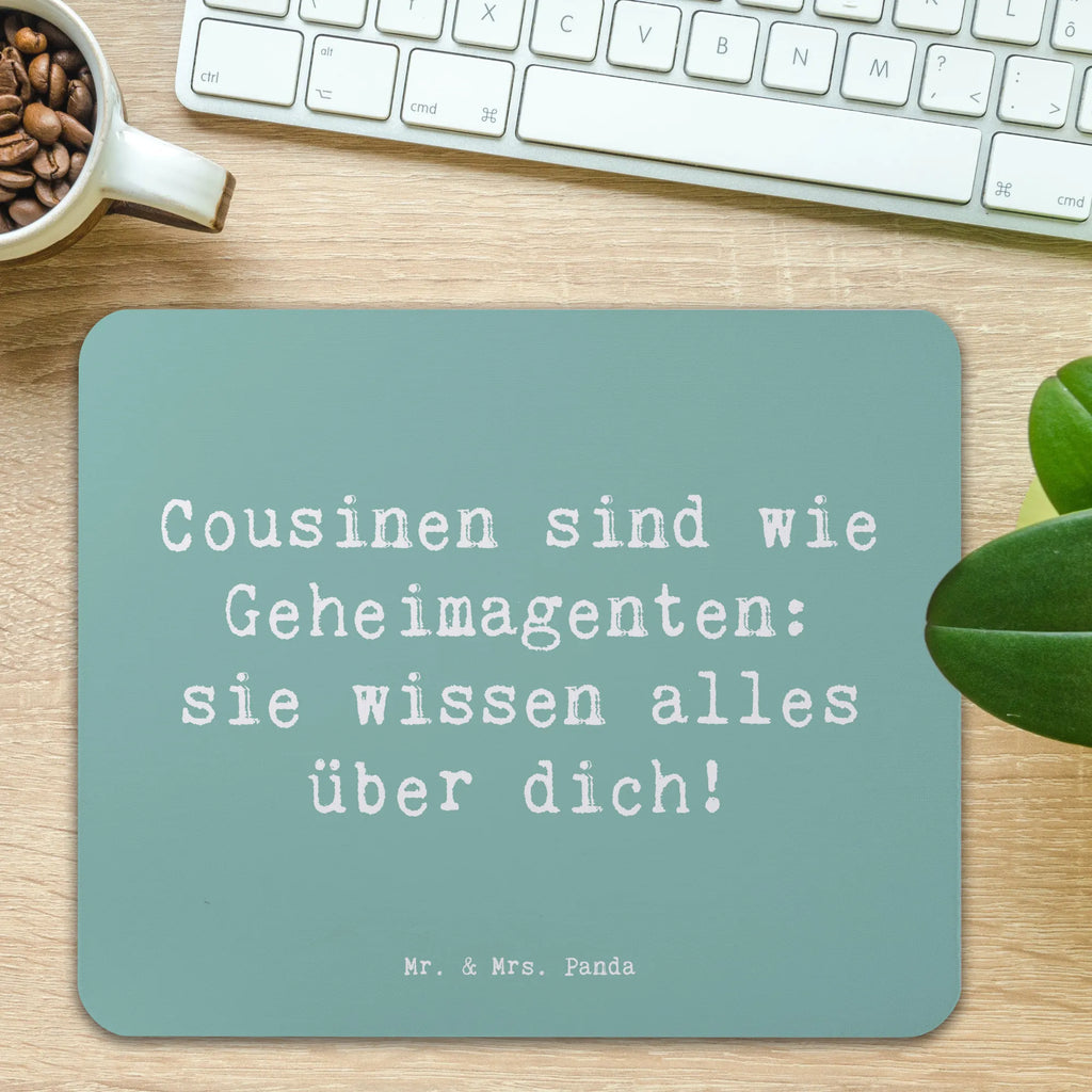 Mouse mat Saying Cousinen sind wie Geheimagenten: sie wissen alles über dich! Mousepad, Computer zubehör, Büroausstattung, PC Zubehör, Arbeitszimmer, Mauspad, Einzigartiges Mauspad, Designer Mauspad, Mausunterlage, Mauspad Büro, Familie, Vatertag, Muttertag, Bruder, Schwester, Mama, Papa, Oma, Opa