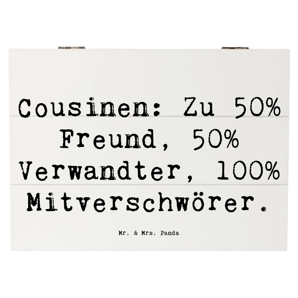 Wooden chest Saying Cousinen: Zu 50% Freund, 50% Verwandter, 100% Mitverschwörer. Truhe, Dekokiste, Geschenkdose, XXL, Geschenkbox, Kiste, Schatulle, Schatzkiste, Erinnerungsbox, Aufbewahrungsbox, Holzkiste, Erinnerungskiste, Familie, Vatertag, Muttertag, Bruder, Schwester, Mama, Papa, Oma, Opa