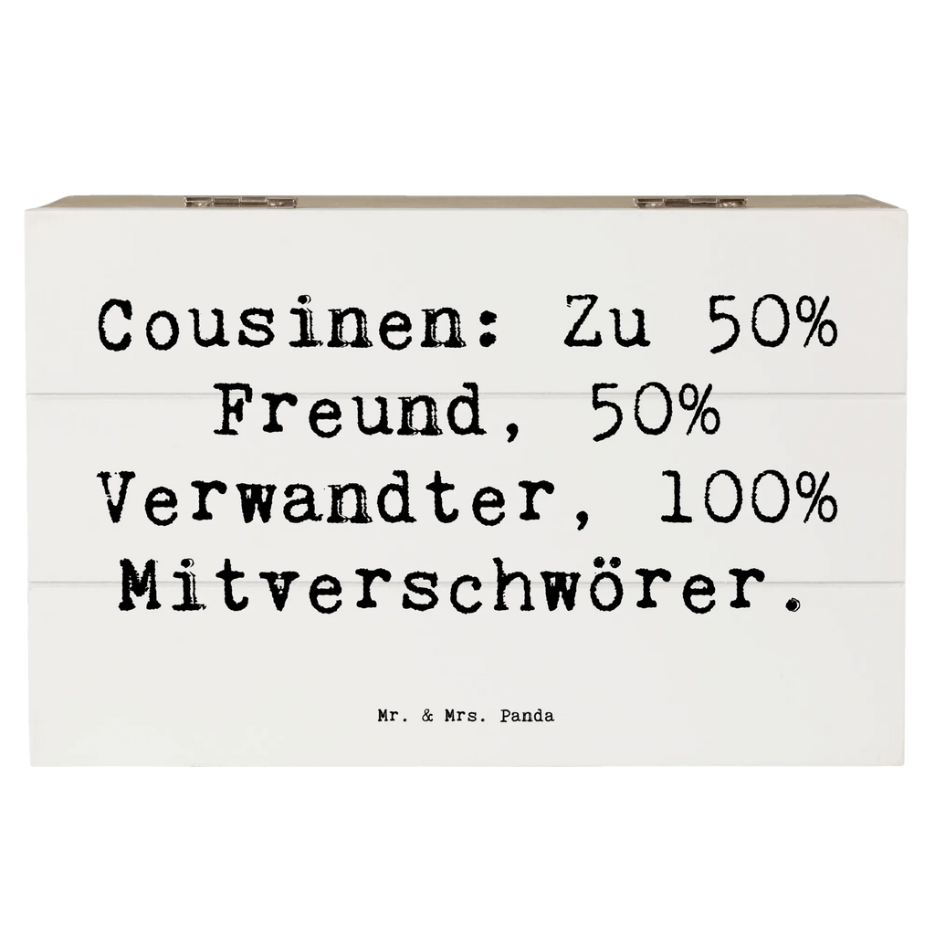 Wooden chest Saying Cousinen: Zu 50% Freund, 50% Verwandter, 100% Mitverschwörer. Truhe, Dekokiste, Geschenkdose, XXL, Geschenkbox, Kiste, Schatulle, Schatzkiste, Erinnerungsbox, Aufbewahrungsbox, Holzkiste, Erinnerungskiste, Familie, Vatertag, Muttertag, Bruder, Schwester, Mama, Papa, Oma, Opa