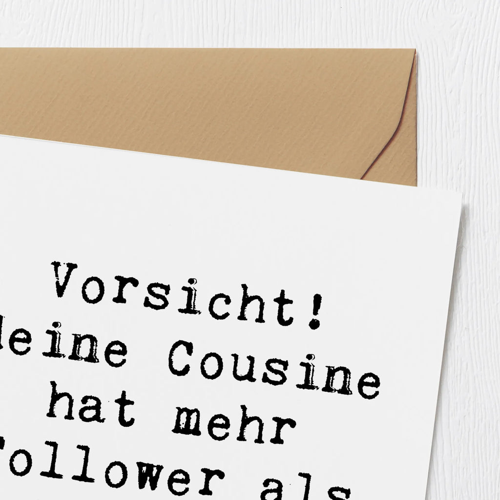 Deluxe Card Saying Vorsicht! Meine Cousine hat mehr Follower als Realitätssinn. Karte, Glückwunschkarte, Hochwertige Klappkarte, Einladungskarte, Klappkarte, Grußkarte, Hochzeitskarte, Geburtstagskarte, Hochwertige Grußkarte, Familie, Vatertag, Muttertag, Bruder, Schwester, Mama, Papa, Oma, Opa