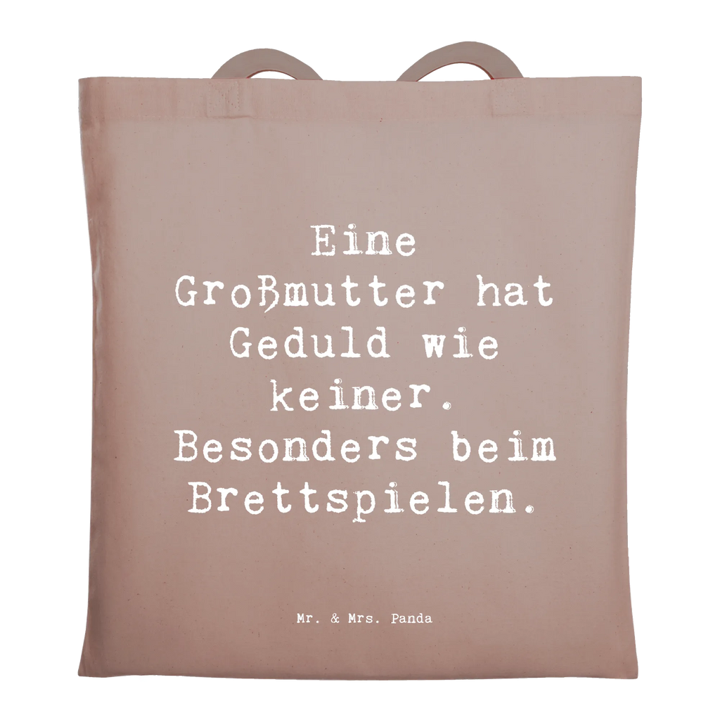 Tote bag Saying Eine Großmutter hat Geduld wie keiner. Besonders beim Brettspielen. Beuteltasche, Beutel, Einkaufstasche, Jutebeutel, Stoffbeutel, Tasche, Shopper, Umhängetasche, Strandtasche, Schultertasche, Stofftasche, Tragetasche, Badetasche, Jutetasche, Einkaufstüte, Laptoptasche, Familie, Vatertag, Muttertag, Bruder, Schwester, Mama, Papa, Oma, Opa