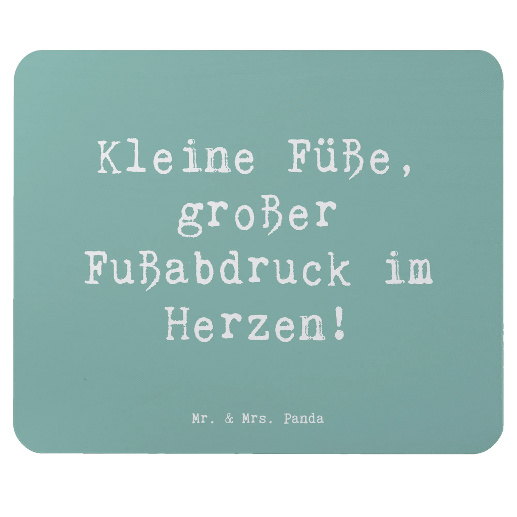 Mouse mat Saying Kleine Füße, großer Fußabdruck im Herzen! Mousepad, Computer zubehör, Büroausstattung, PC Zubehör, Arbeitszimmer, Mauspad, Einzigartiges Mauspad, Designer Mauspad, Mausunterlage, Mauspad Büro, Familie, Vatertag, Muttertag, Bruder, Schwester, Mama, Papa, Oma, Opa