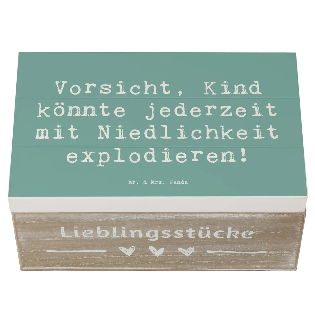 Wooden chest Saying Vorsicht, Kind könnte jederzeit mit Niedlichkeit explodieren! Aufbewahrungskiste, Schatulle, Dekokiste, Aufbewahrungsbox, Holz Aufbewahrungsbox, Holzboxen, Holzkiste mit Deckel, Holzbox mit Deckel, Truhe, Holzkisten, Ordnungsbox, Deko Box, Erinnerungsbox, Aufbewahrungsbox Holz, Box aus Holz, Geschenkbox, Dekorative Holzkiste, Erinnerungskiste, Erinnerungsbox Hochzeit, Holzbox, Holzkiste, Schmuckkästchen, Schatzkiste, Aufbewahrungsbox aus Holz, Erinnerungsbox Baby, Holztruhe, Kiste, Familie, Mama, Schwester, Opa, Bruder, Vatertag, Papa, Muttertag, Oma