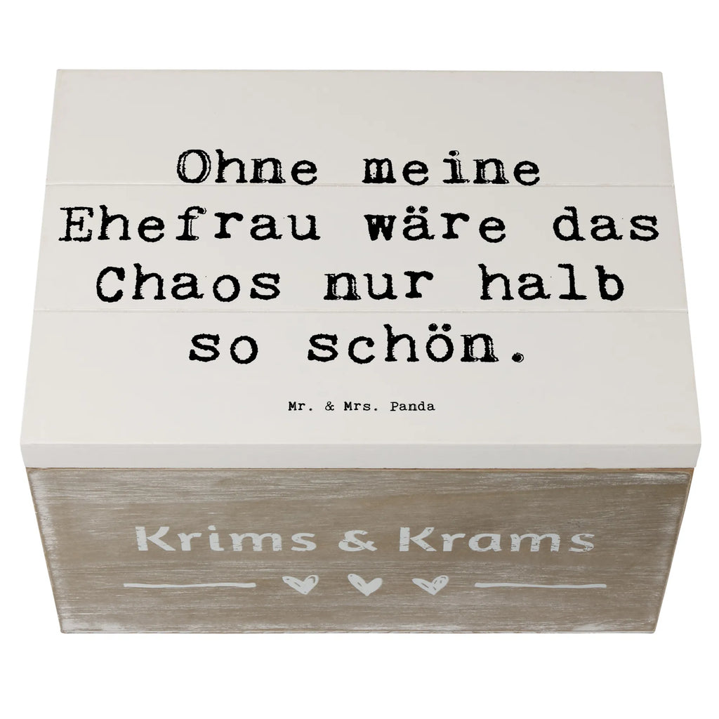 Wooden chest Saying Ohne meine Ehefrau wäre das Chaos nur halb so schön. Erinnerungskiste, XXL, Kiste, Holzkiste, Schatulle, Erinnerungsbox, Truhe, Geschenkbox, Dekokiste, Schatzkiste, Geschenkdose, Aufbewahrungsbox, Familie, Vatertag, Muttertag, Bruder, Schwester, Mama, Papa, Oma, Opa
