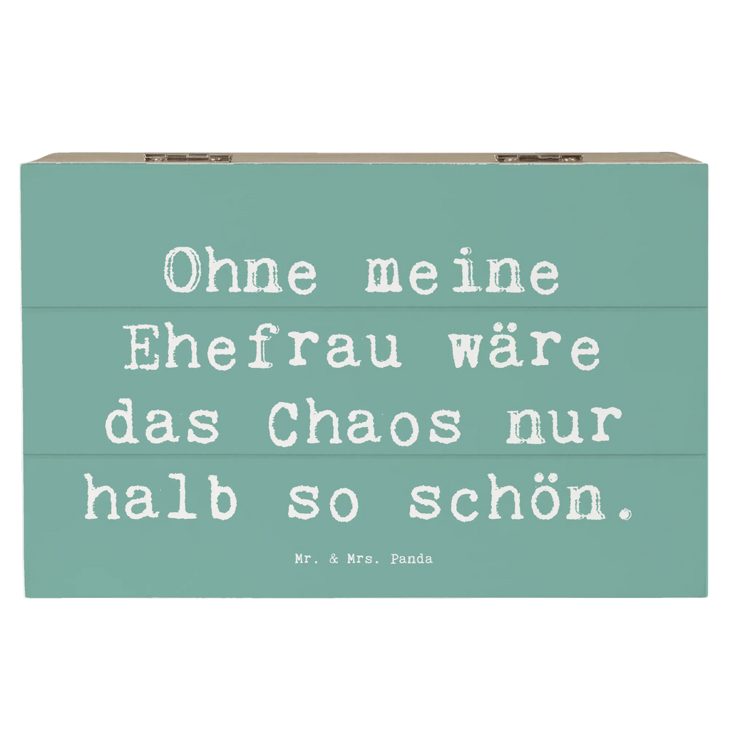 Wooden chest Saying Ohne meine Ehefrau wäre das Chaos nur halb so schön. Erinnerungskiste, XXL, Kiste, Holzkiste, Schatulle, Erinnerungsbox, Truhe, Geschenkbox, Dekokiste, Schatzkiste, Geschenkdose, Aufbewahrungsbox, Familie, Vatertag, Muttertag, Bruder, Schwester, Mama, Papa, Oma, Opa
