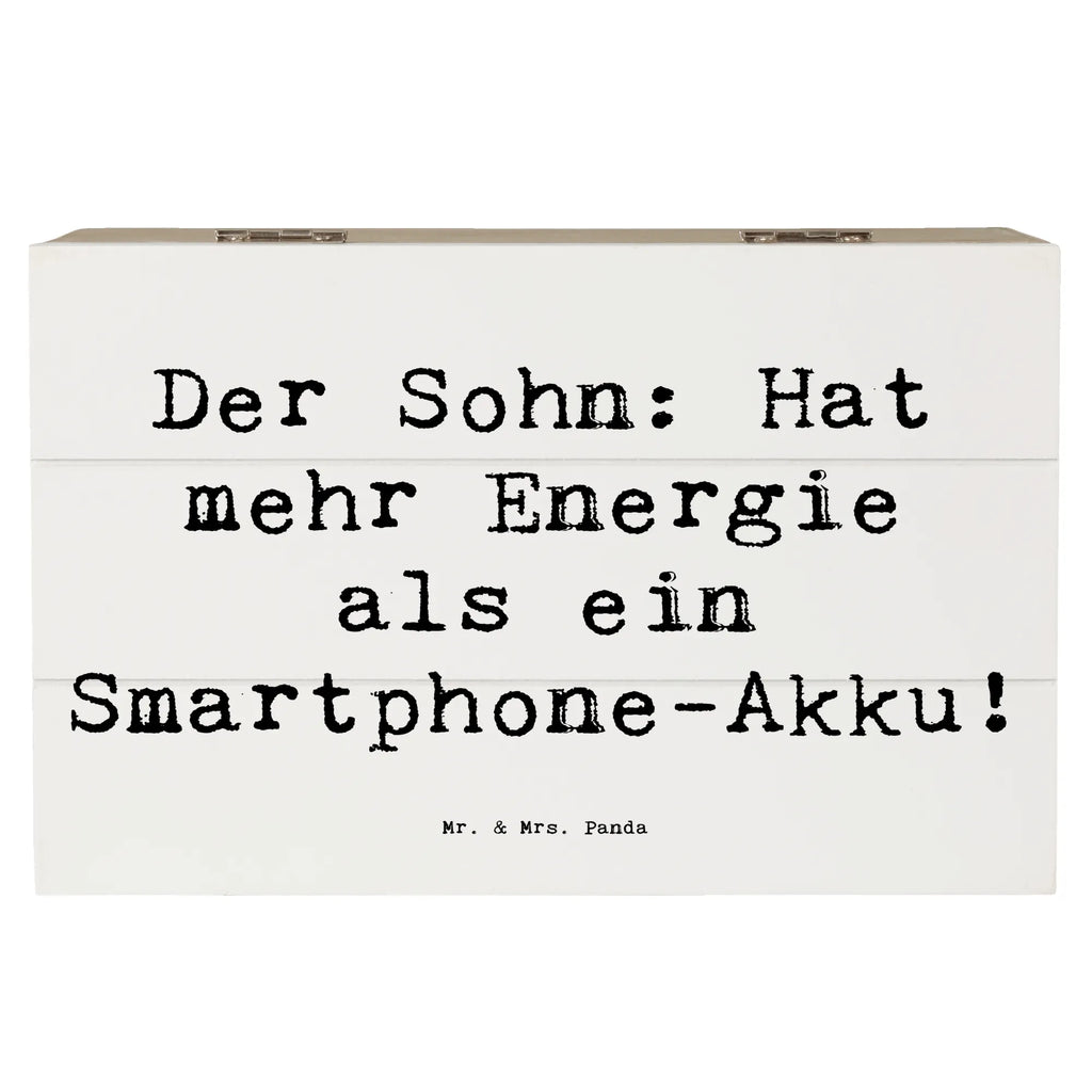 Wooden chest Saying Der Sohn: Hat mehr Energie als ein Smartphone-Akku! Schatzkiste, Schatulle, Geschenkdose, Truhe, XXL, Kiste, Erinnerungsbox, Dekokiste, Holzkiste, Erinnerungskiste, Geschenkbox, Aufbewahrungsbox, Familie, Vatertag, Muttertag, Bruder, Schwester, Mama, Papa, Oma, Opa