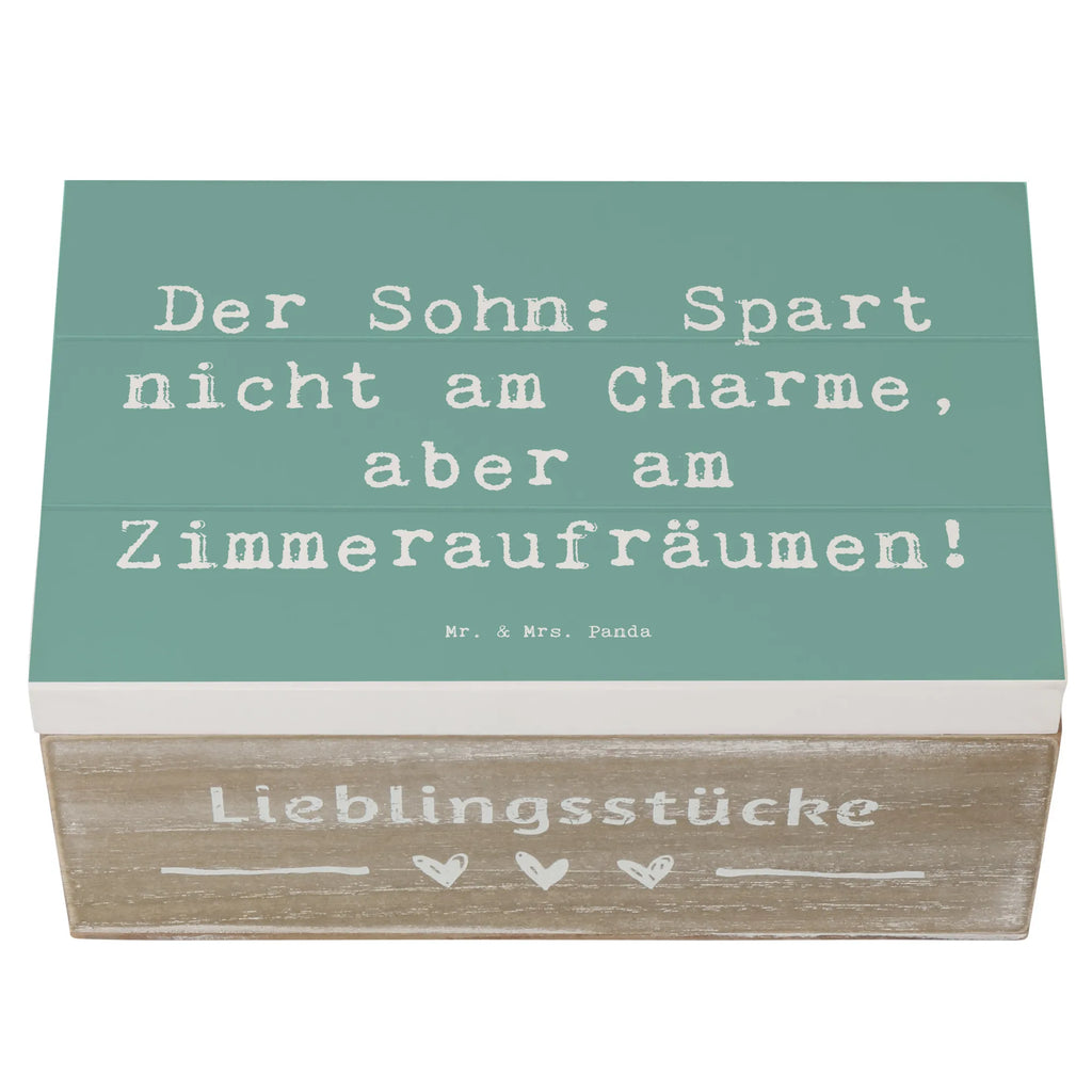 Wooden chest Saying Der Sohn: Spart nicht am Charme, aber am Zimmeraufräumen! Kiste, Erinnerungsbox, Schatzkiste, Geschenkdose, Dekokiste, XXL, Aufbewahrungsbox, Schatulle, Geschenkbox, Holzkiste, Erinnerungskiste, Truhe, Familie, Vatertag, Muttertag, Bruder, Schwester, Mama, Papa, Oma, Opa
