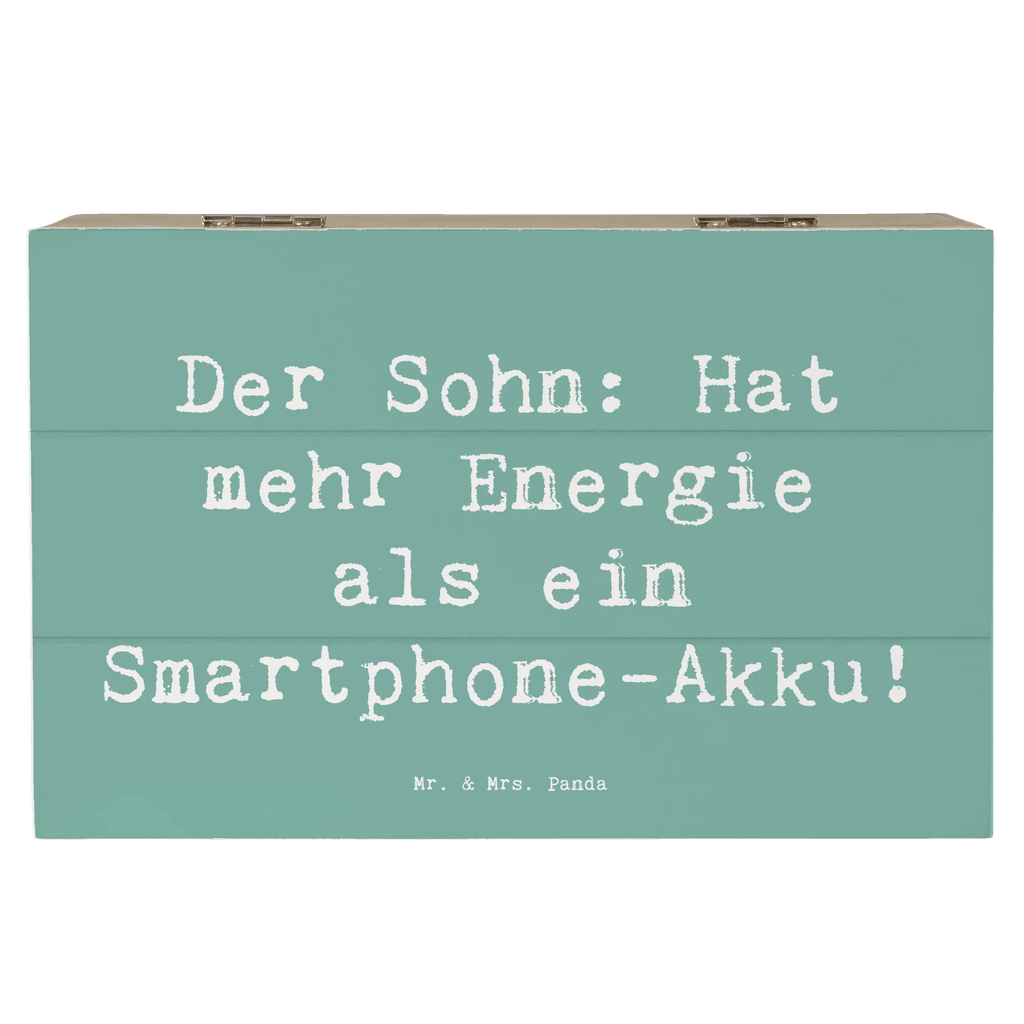 Wooden chest Saying Der Sohn: Hat mehr Energie als ein Smartphone-Akku! Schatzkiste, Schatulle, Geschenkdose, Truhe, XXL, Kiste, Erinnerungsbox, Dekokiste, Holzkiste, Erinnerungskiste, Geschenkbox, Aufbewahrungsbox, Familie, Vatertag, Muttertag, Bruder, Schwester, Mama, Papa, Oma, Opa