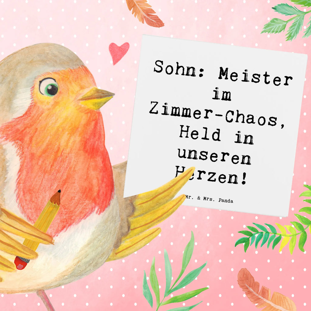 Deluxe Card Saying Sohn: Meister im Zimmer-Chaos, Held in unseren Herzen! Glückwunschkarte, Karte, Geburtstagskarte, Hochzeitskarte, Einladungskarte, Hochwertige Klappkarte, Grußkarte, Klappkarte, Hochwertige Grußkarte, Familie, Vatertag, Muttertag, Bruder, Schwester, Mama, Papa, Oma, Opa