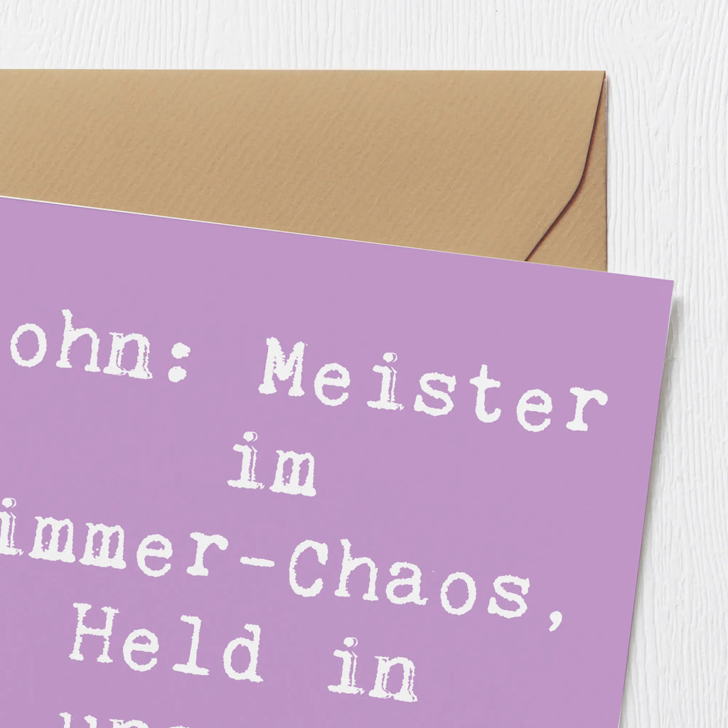 Deluxe Card Saying Sohn: Meister im Zimmer-Chaos, Held in unseren Herzen! Glückwunschkarte, Karte, Geburtstagskarte, Hochzeitskarte, Einladungskarte, Hochwertige Klappkarte, Grußkarte, Klappkarte, Hochwertige Grußkarte, Familie, Vatertag, Muttertag, Bruder, Schwester, Mama, Papa, Oma, Opa