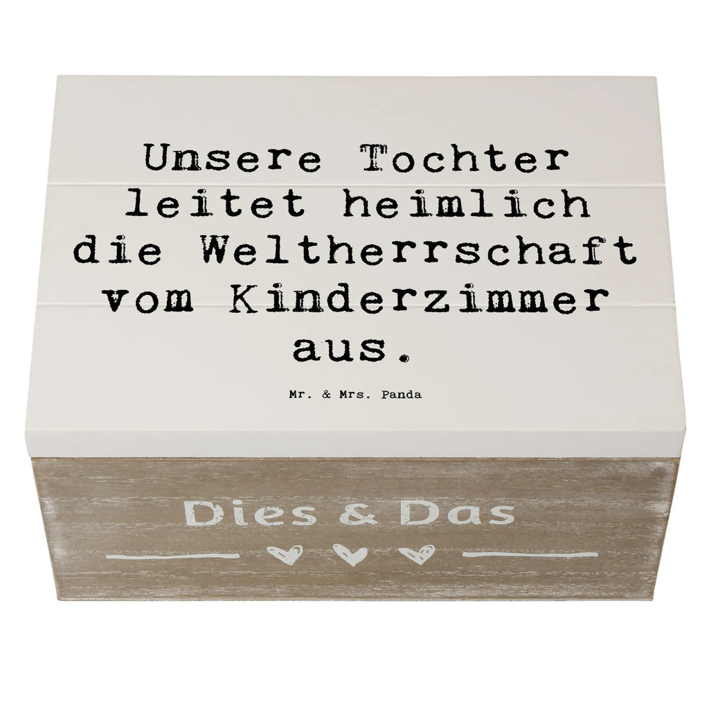 Wooden chest Saying Unsere Tochter leitet heimlich die Weltherrschaft vom Kinderzimmer aus. Schatulle, Erinnerungsbox, Geschenkdose, Aufbewahrungsbox, Holzkiste, Schatzkiste, Geschenkbox, Truhe, Dekokiste, Kiste, Erinnerungskiste, XXL, Familie, Vatertag, Muttertag, Bruder, Schwester, Mama, Papa, Oma, Opa