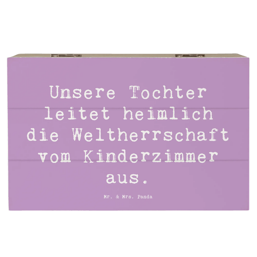 Wooden chest Saying Unsere Tochter leitet heimlich die Weltherrschaft vom Kinderzimmer aus. Schatulle, Erinnerungsbox, Geschenkdose, Aufbewahrungsbox, Holzkiste, Schatzkiste, Geschenkbox, Truhe, Dekokiste, Kiste, Erinnerungskiste, XXL, Familie, Vatertag, Muttertag, Bruder, Schwester, Mama, Papa, Oma, Opa