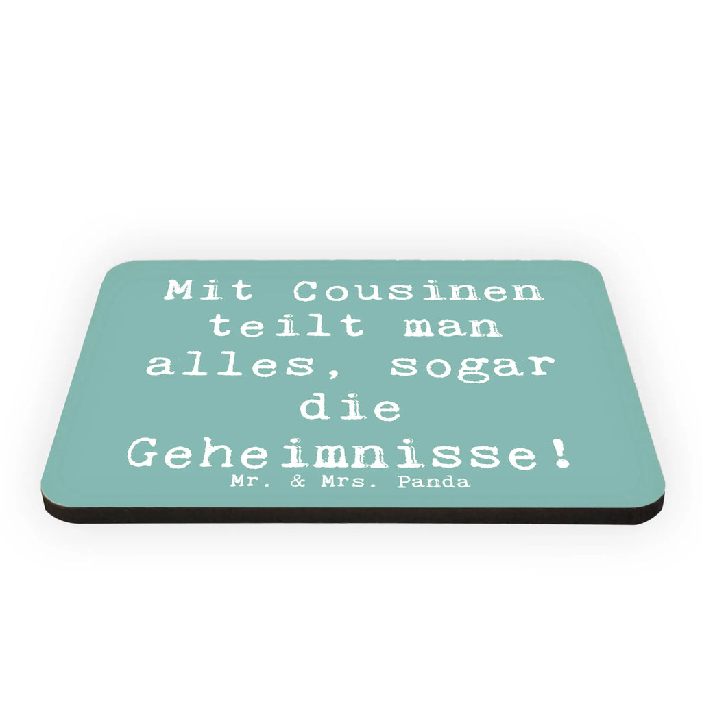 Magnet Saying Mit Cousinen teilt man alles, sogar die Geheimnisse! Kühlschrankmagnet, Pinnwandmagnet, Souvenir Magnet, Motivmagnete, Dekomagnet, Whiteboard Magnet, Notiz Magnet, Kühlschrank Dekoration, Familie, Vatertag, Muttertag, Bruder, Schwester, Mama, Papa, Oma, Opa