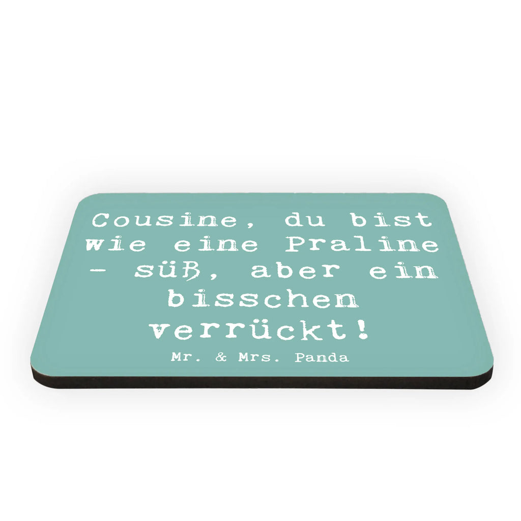 Magnet Saying Cousine, du bist wie eine Praline - süß, aber ein bisschen verrückt! Kühlschrank Dekoration, Souvenir Magnet, Notiz Magnet, Dekomagnet, Motivmagnete, Kühlschrankmagnet, Whiteboard Magnet, Pinnwandmagnet, Familie, Vatertag, Muttertag, Bruder, Schwester, Mama, Papa, Oma, Opa