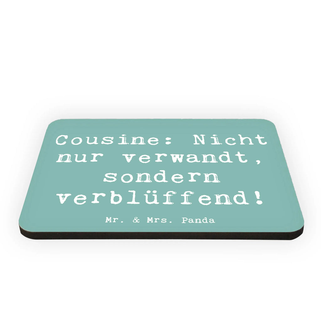 Magnet Saying Cousine: Nicht nur verwandt, sondern verblüffend! Dekomagnet, Kühlschrank Dekoration, Notiz Magnet, Whiteboard Magnet, Kühlschrankmagnet, Motivmagnete, Souvenir Magnet, Pinnwandmagnet, Familie, Vatertag, Muttertag, Bruder, Schwester, Mama, Papa, Oma, Opa